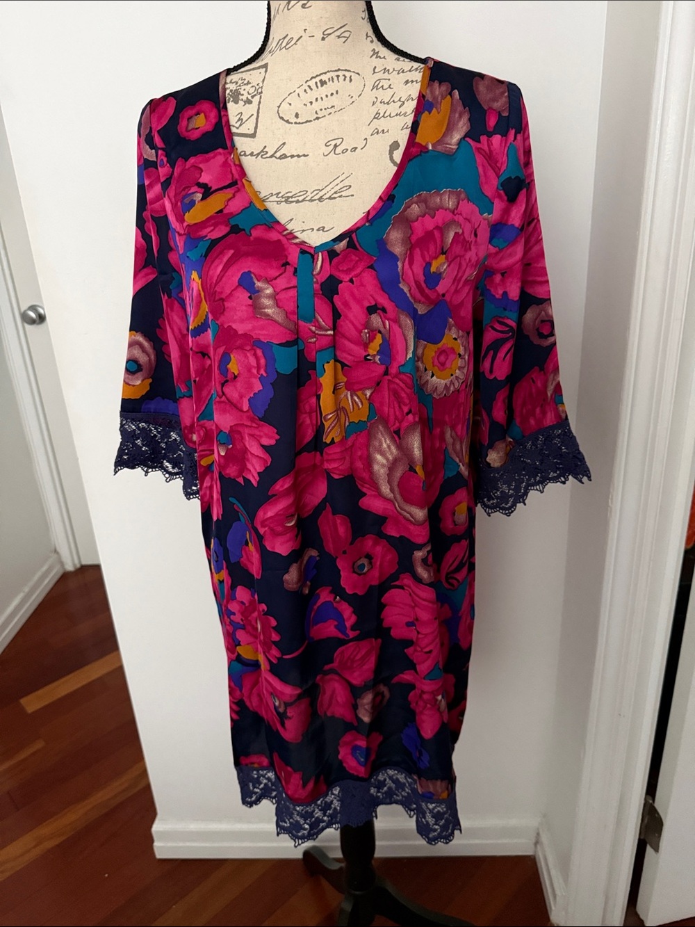 Floral Lace-Trim Nightdress in Fuchsia & Navy